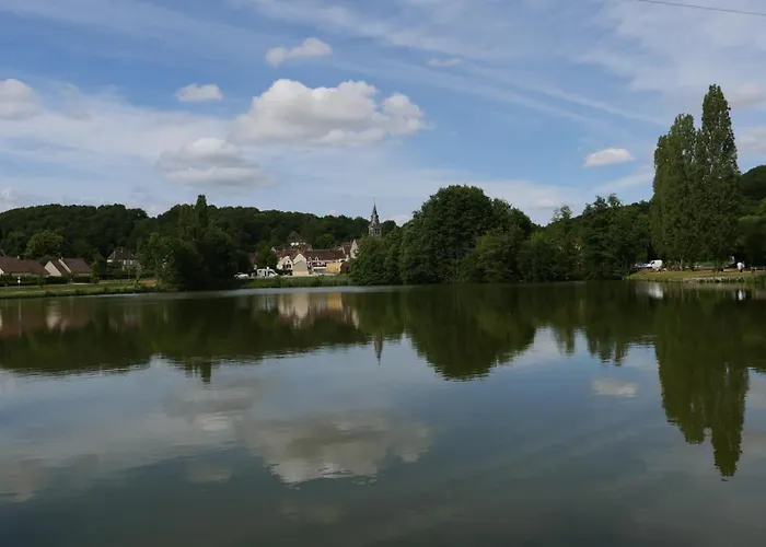 Holiday home Lacampagneenchantee